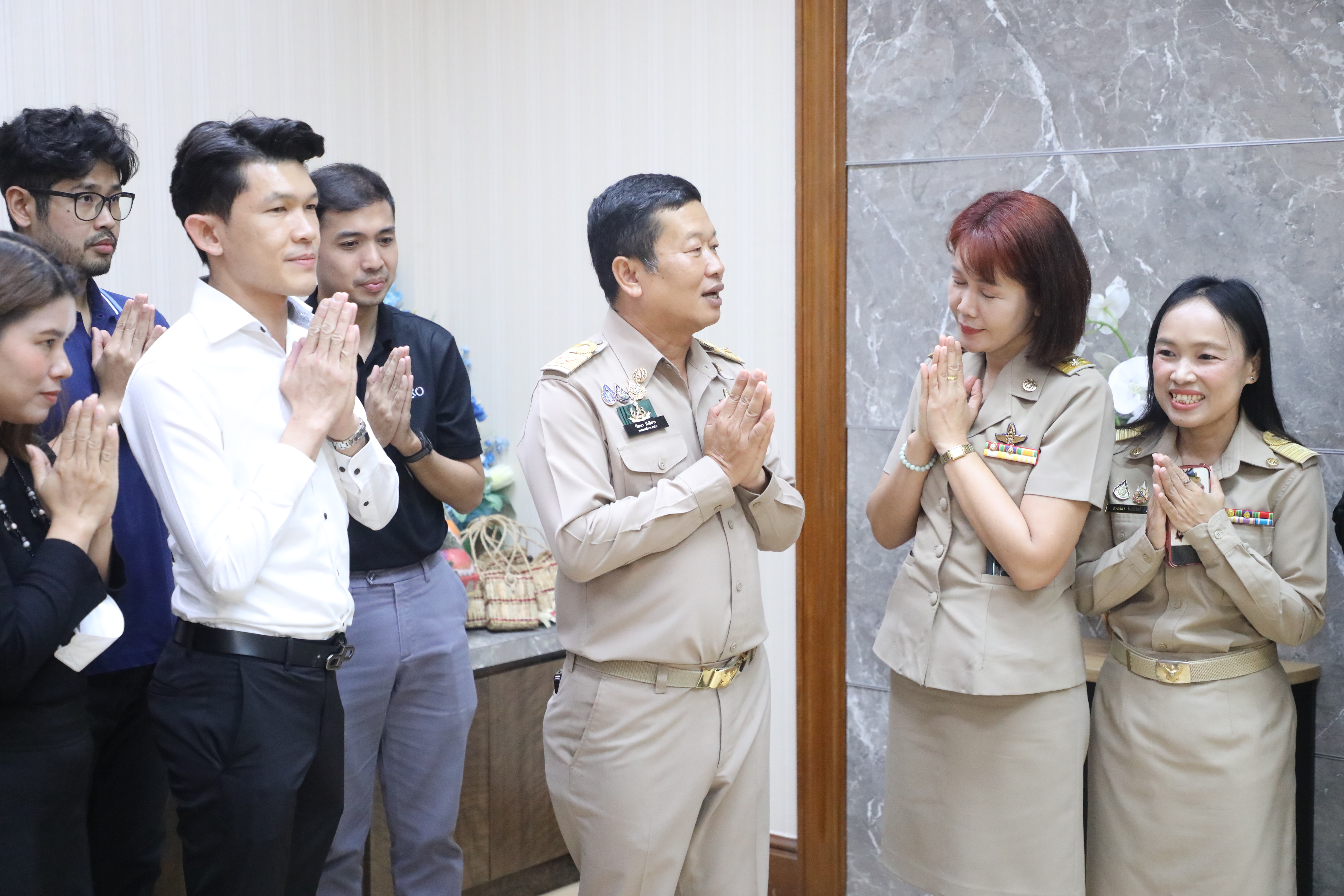 title - ส.ป.ก. ร่วมกัน สวัสดีปีใหม่ ผู้บริหารสำนักงานการปฏิรูปที่ดินเพื่อเกษตรกรรม พร้อมรับพรต้อนรับปีใหม่ 2569